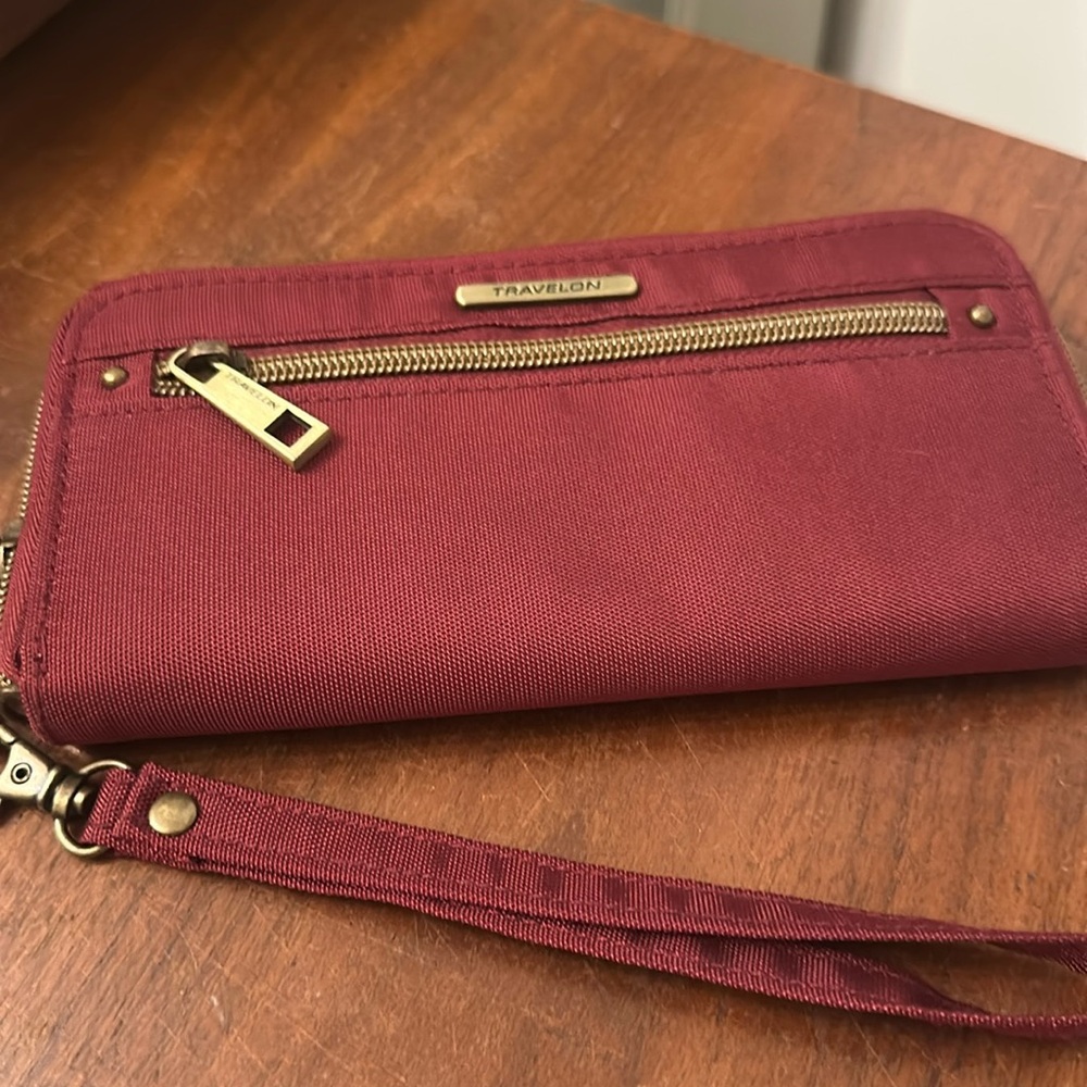 Travelon wristlet wallet.